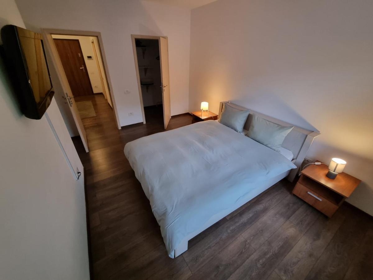 Avram Iancu Private Apartment With Ac Brašov Exteriér fotografie